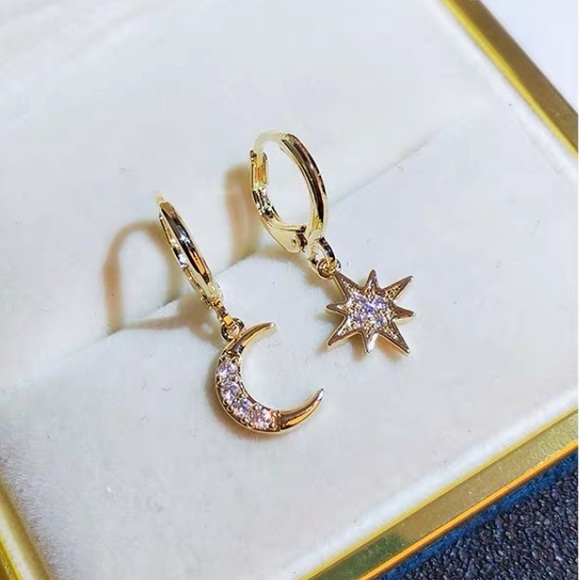 💕Last One Moon Star Rhinestone Hugges Earrings - Picture 8 of 9